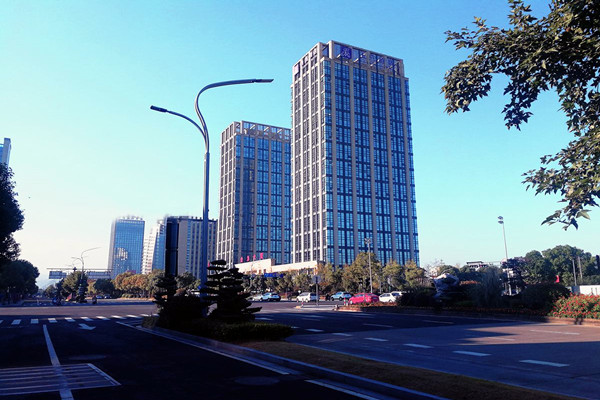 樓宇智能化專業(yè)化、系統(tǒng)化、節(jié)能化特點！(圖1)